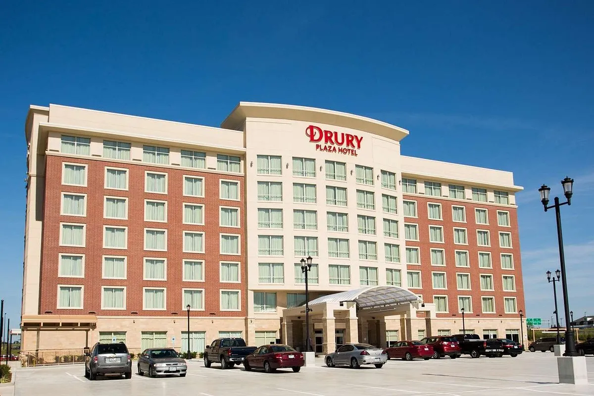 Drury Plaza Hotel St. Charles exterior