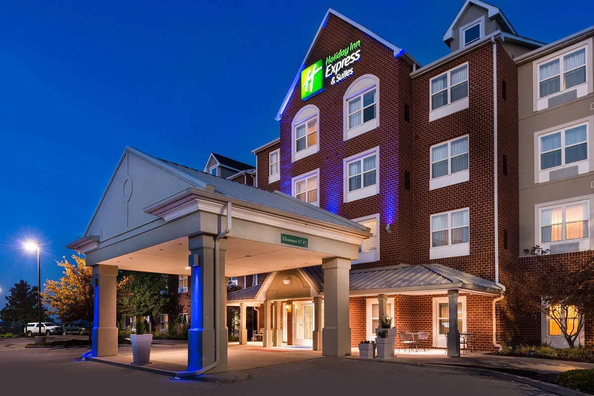 Holiday Inn Express O'Fallon exterior